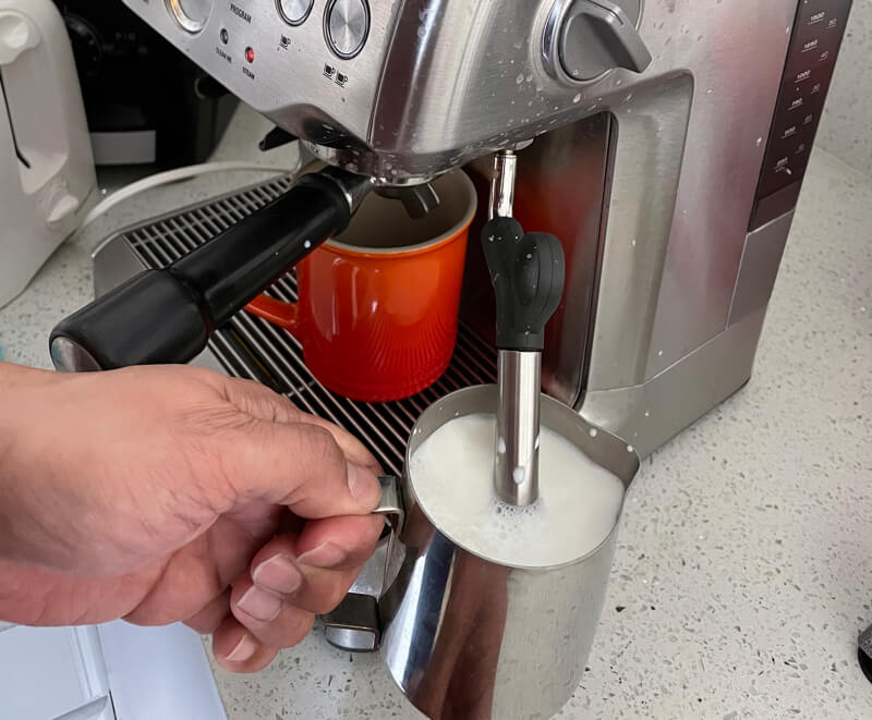 breville-espresso-machine-bes806xl-milk-steam