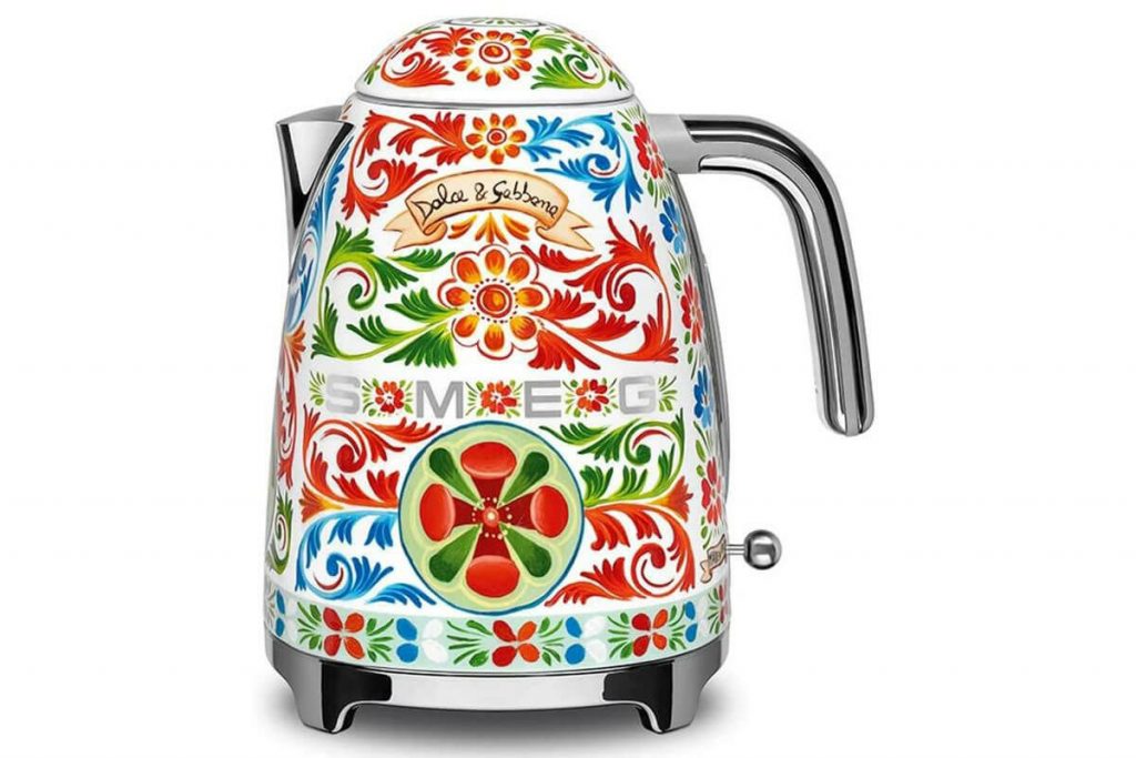dolce-and-gabbana-smeg-electric-kettle